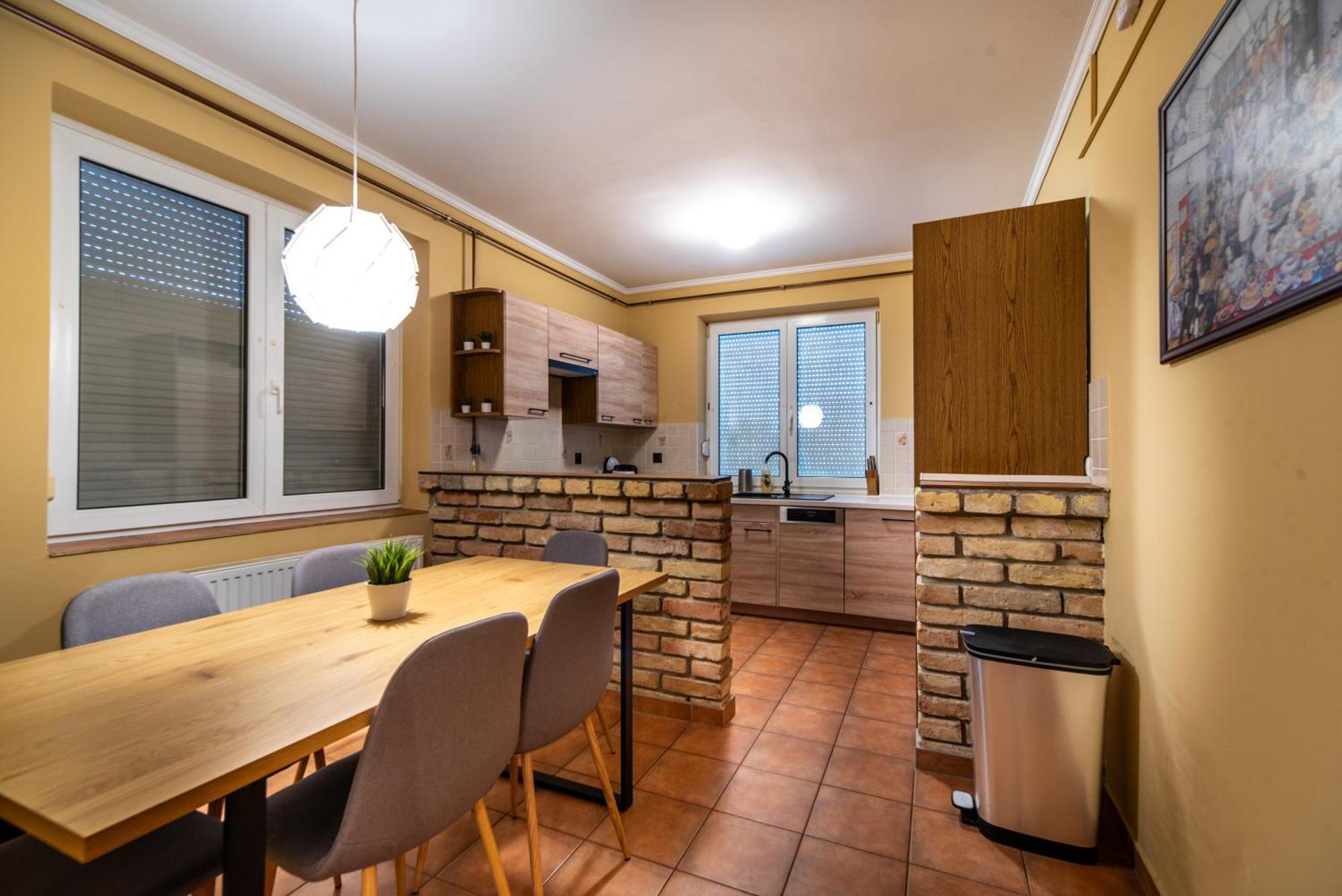 Grand Apartmanhaz Денешдиаш Экстерьер фото